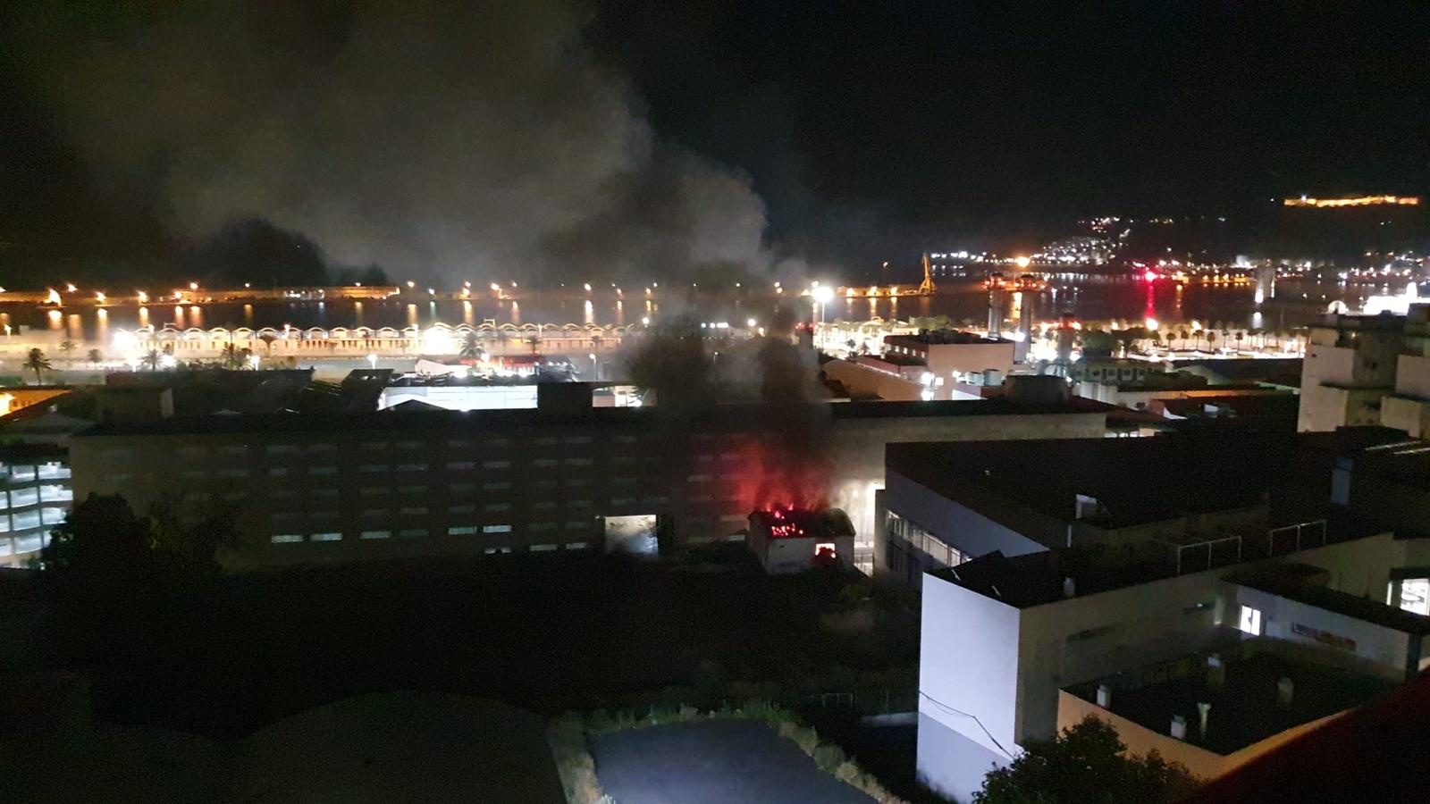 Arde en el Sardinero un barracón  (contiene video)