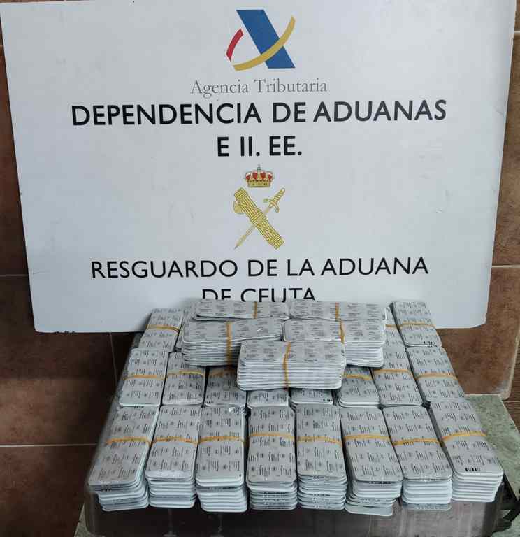 Dos detenidos con comprimidos de rivotril en sendos coches y otros tres por tráfico de drogas