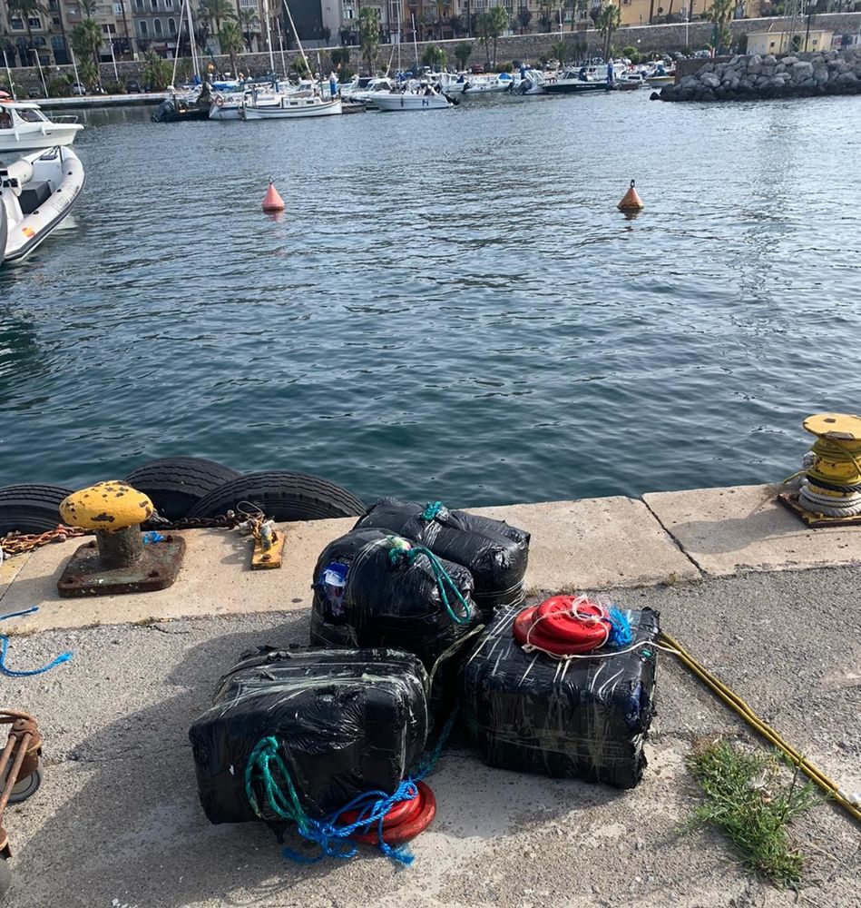 Interceptan 96 kilos de hachís transportados en una moto de agua