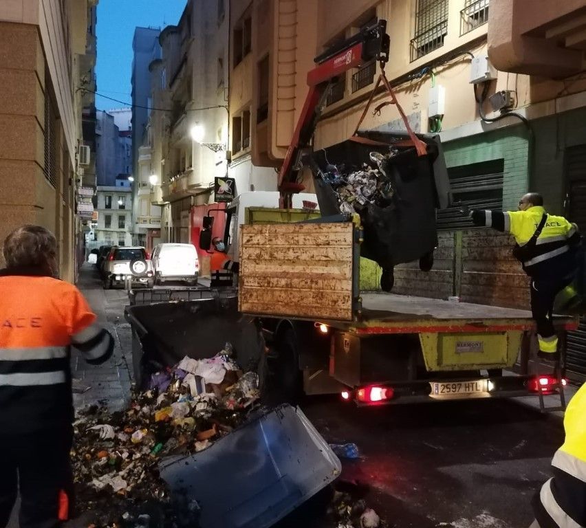 Noche de quema de contenedores en varios puntos de la ciudad