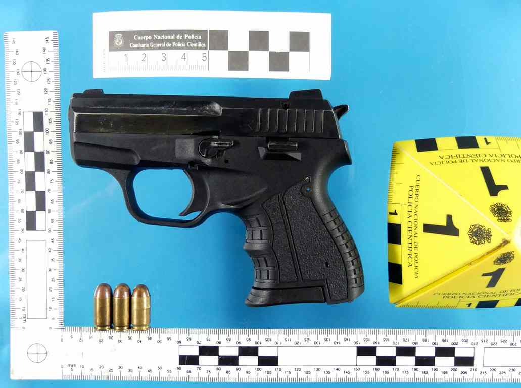 Detienen a un joven por llevar un arma de fuego, decretando el juez su ingreso en prisión