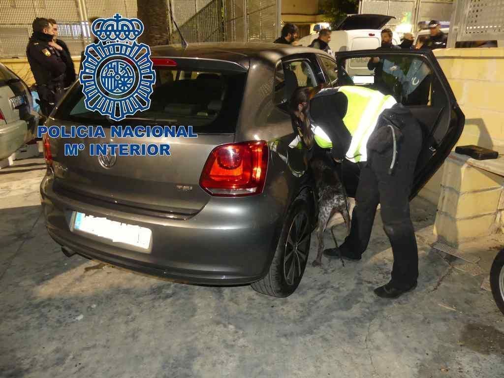 detenidas en el puerto con 25 kilos de hachís ocultos en un coche