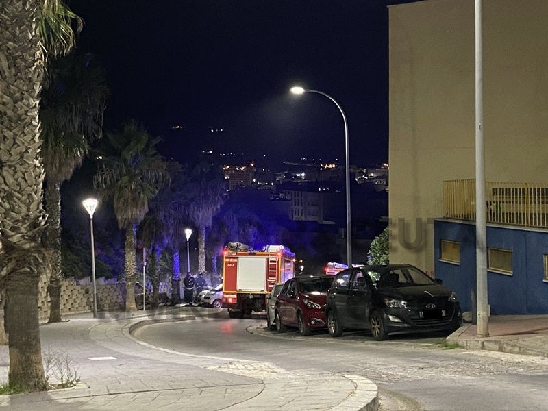 Hasta tres coches afectados en un incendio junto al Guillermo Molina