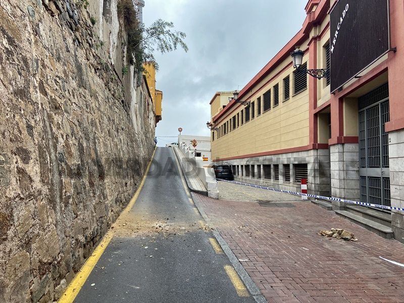 La Calle Teniente Olmo sigue cortada