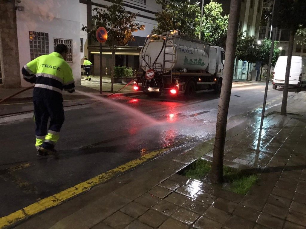 TRACE desinfecta el centro de la Ciudad en el turno de noche