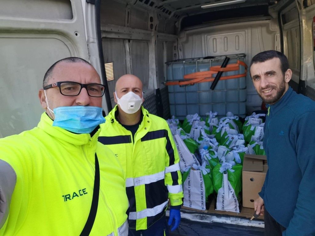 Los trabajadores de Trace entregan lotes de alimentos a diversas asociaciones