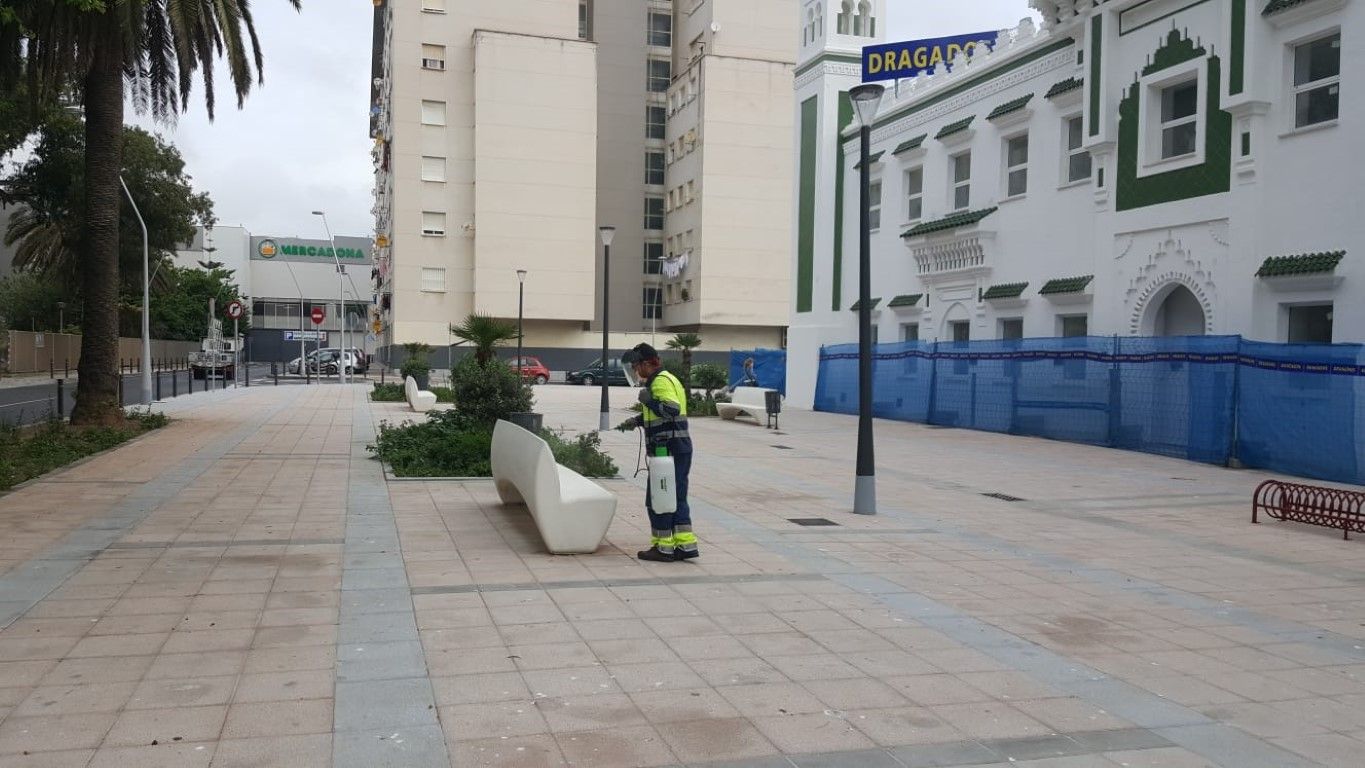 Las brigadas de TRACE limpian en la Avenida Madrid y la Estación de Ferrocarril