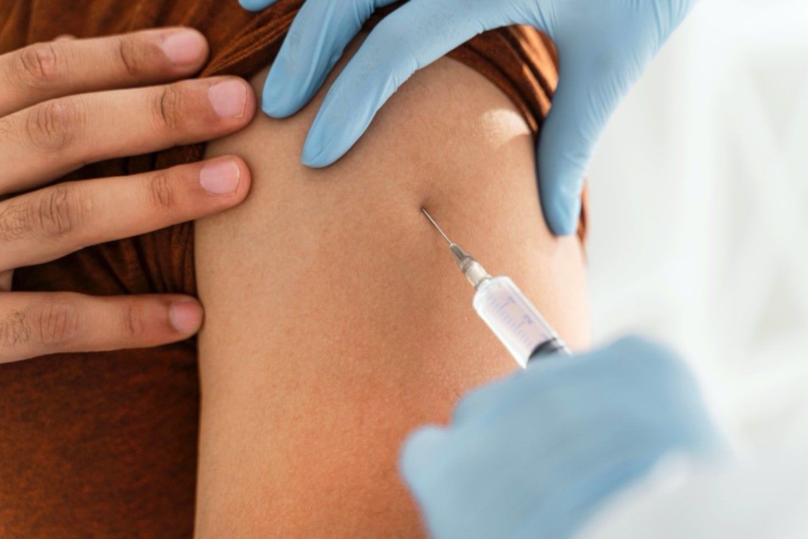 La Consejería de Sanidad intensifica la campaña de vacunación contra la gripe y el covid