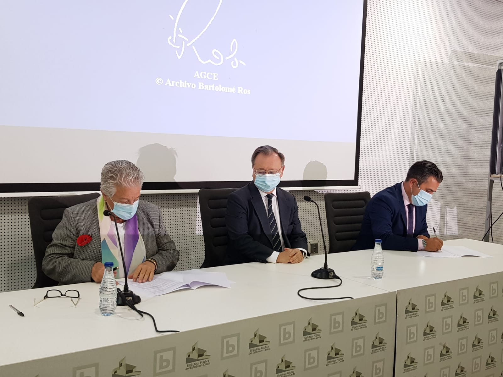 La familia Ros y la Ciudad firman el convenio de salvaguarda del archivo fotográfico de Bartolomé Ros