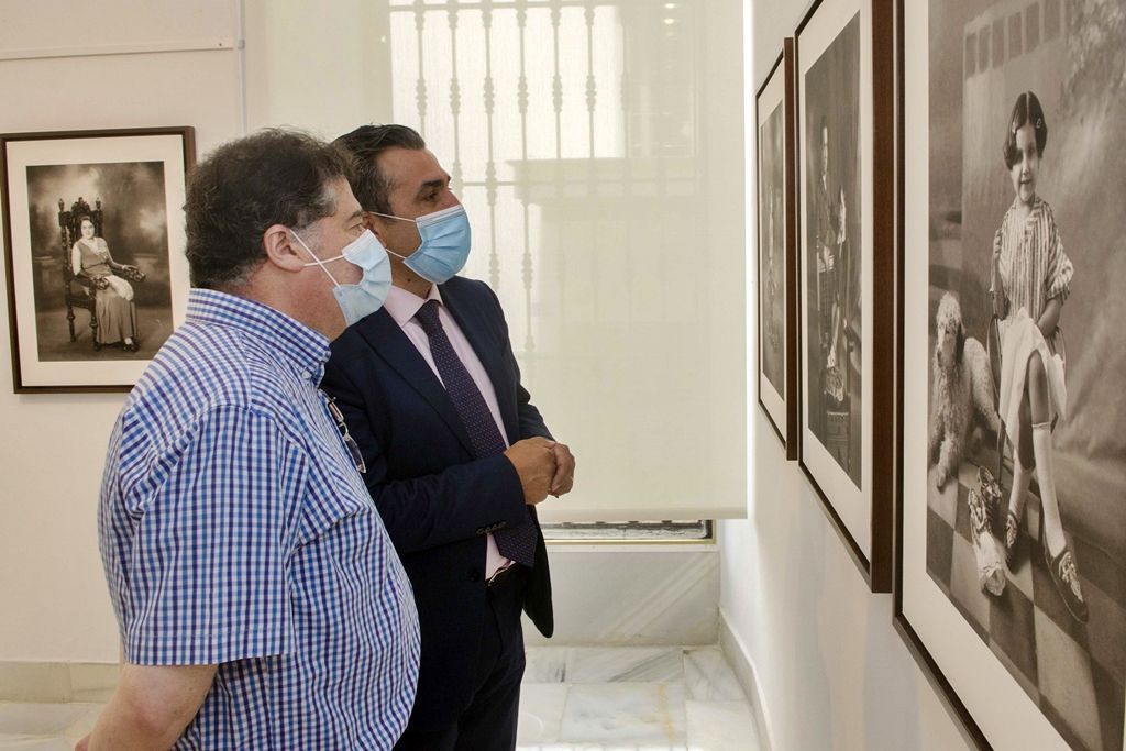 Rontomé visita la exposición del fotógrafo Bartolomé Ros
