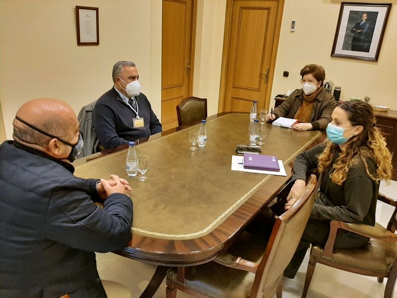 La delegada del Gobierno se reúne con el nuevo equipo directivo de la Asociación Española contra el Cáncer