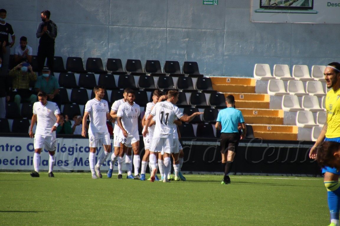 (2-0) El AD Ceuta logra una merecida victoria ante un Cádiz B que apenas inquietó el marco local 