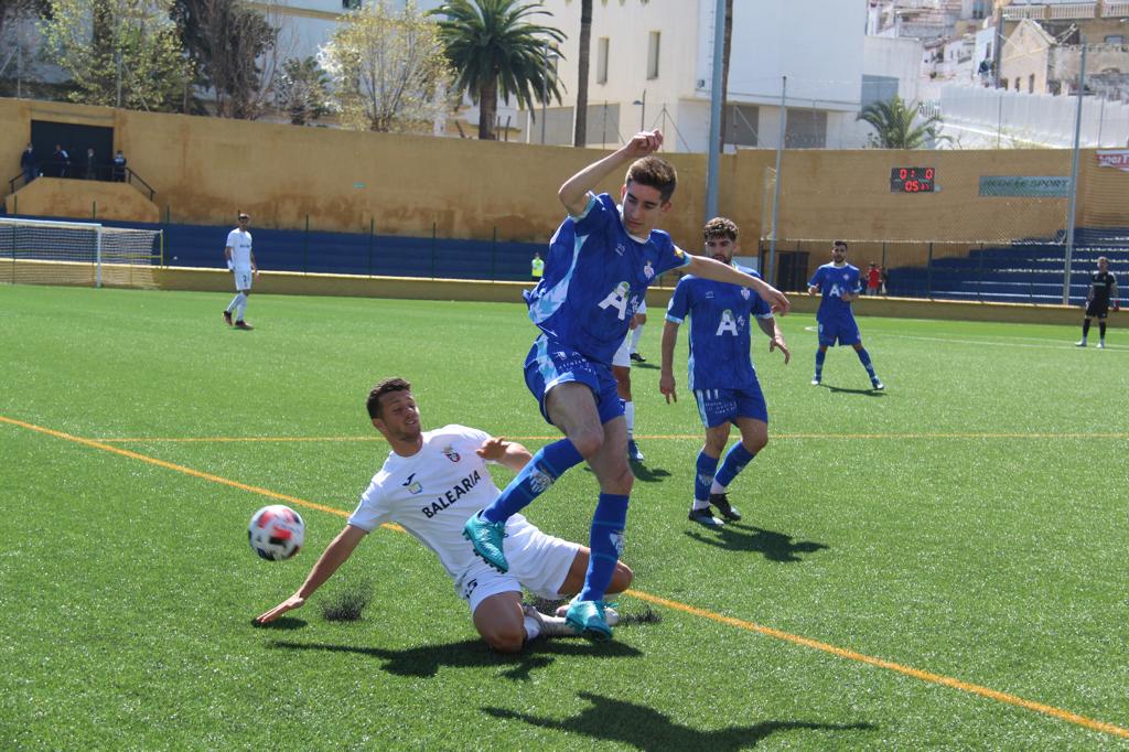 Tercera victoria consecutiva de la AD Ceuta (2-0)