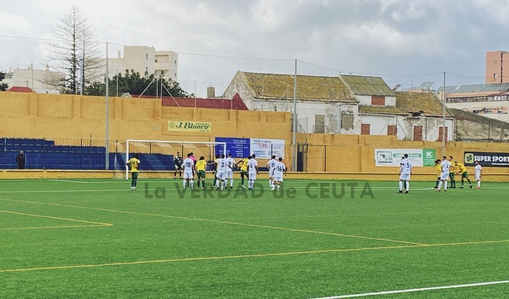 Los Barrios pierde en casa ante el Antoniano y la AD Ceuta recupera la tercera plaza