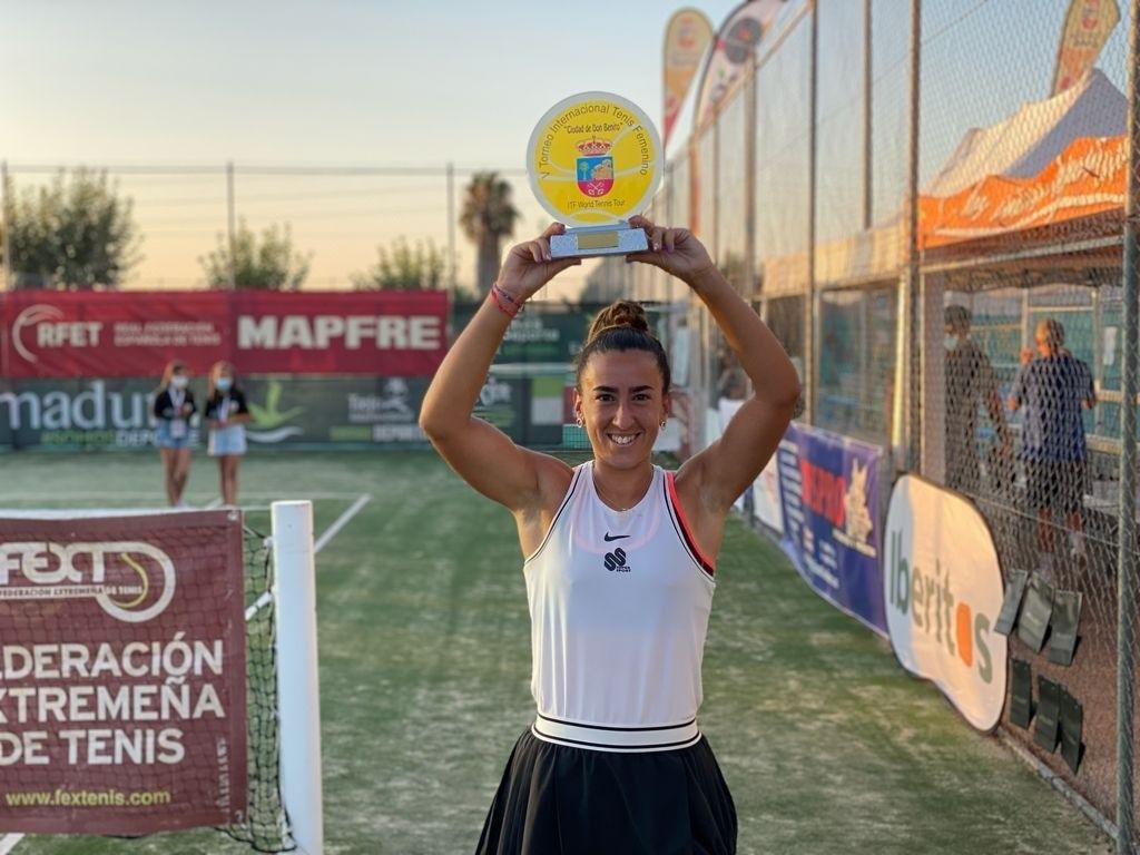 Olga Parres vence en dobles y en individual en el Torneo Ciudad de Don Benito