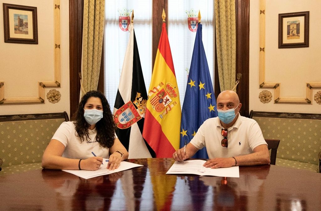 Deporte formaliza el convenio de colaboración con la Federación de Natación de Ceuta