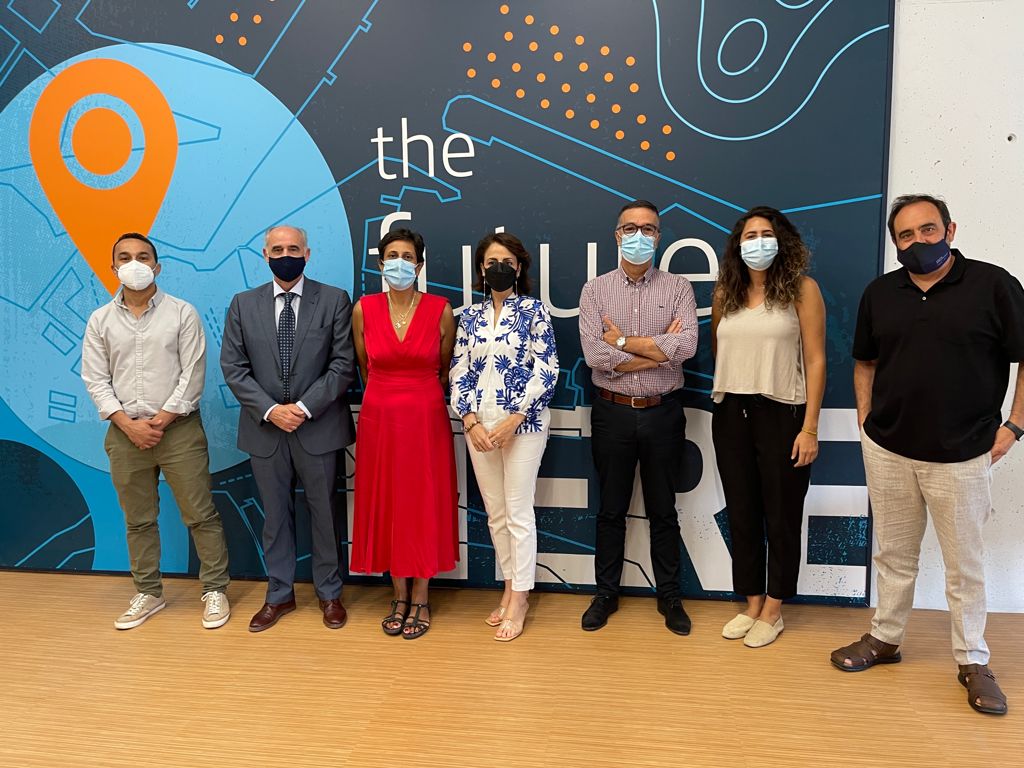 Chandiramani acompaña a la delegación melillense a una visita por las instalaciones de Ceuta Open Future