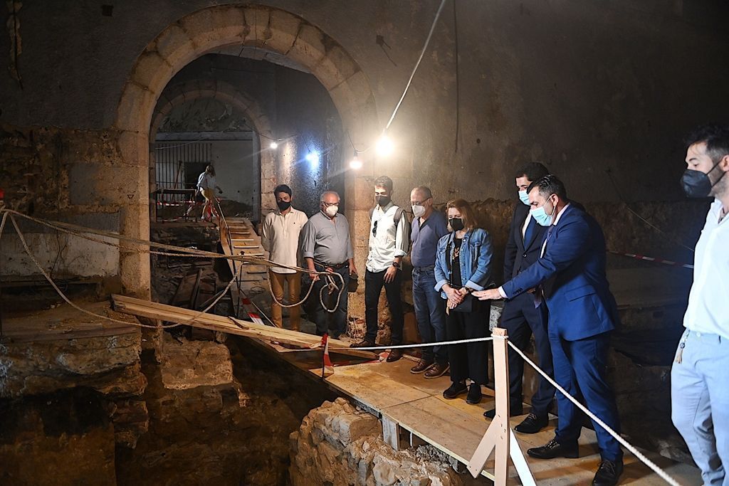 Rontomé, Ramírez y Dris visitan junto a COACE el Baluarte de la Bandera y la Puerta Califal