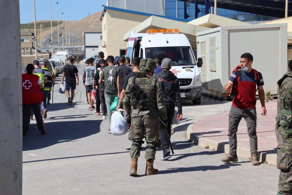 España y Marruecos acuerdan la devolución de 40 inmigrantes por la frontera del Tarajal cada dos horas