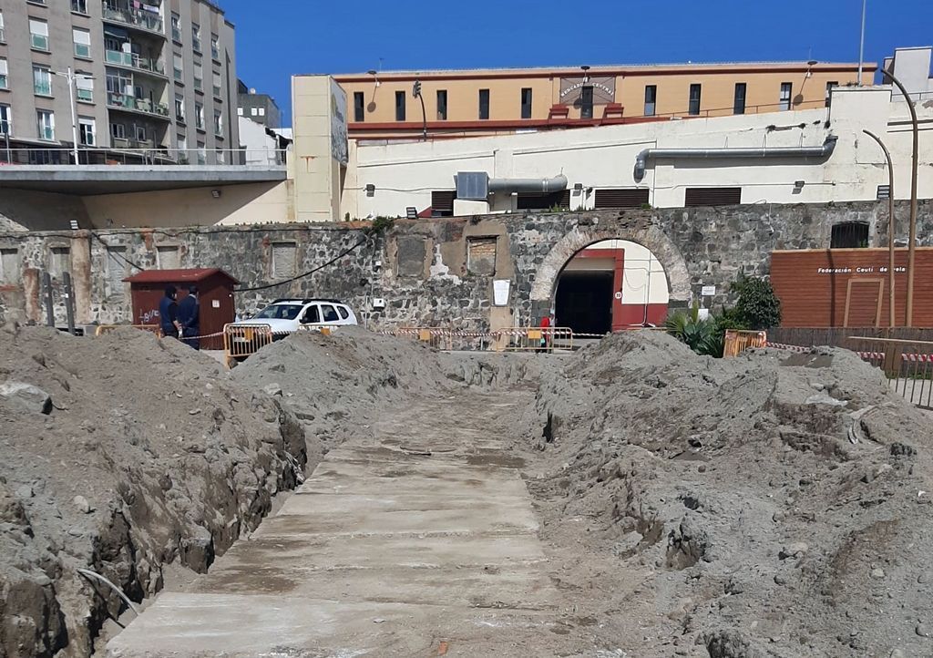 ACEMSA retira el tapón de arena que provocó la inundación de la parte baja del Mercado Central