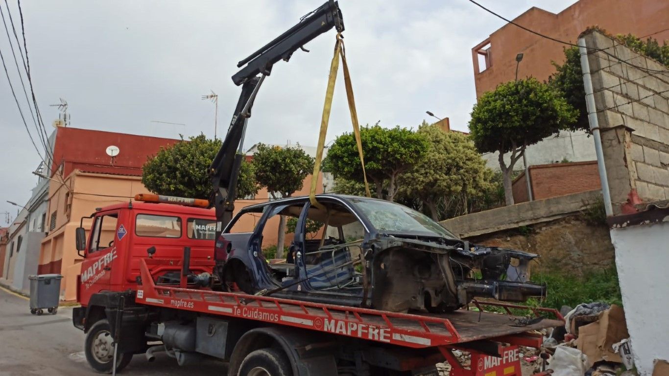 La Ciudad comienza retirar los vehículos calcinados 