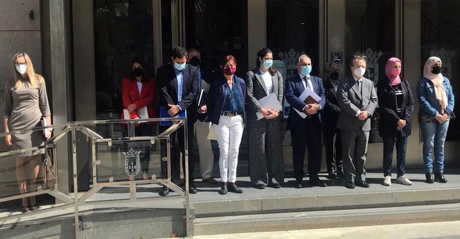  La Ciudad y la Delegación del Gobierno guarda un minuto de silencio por una nueva víctima decio por una nueva víctima de violencia de género