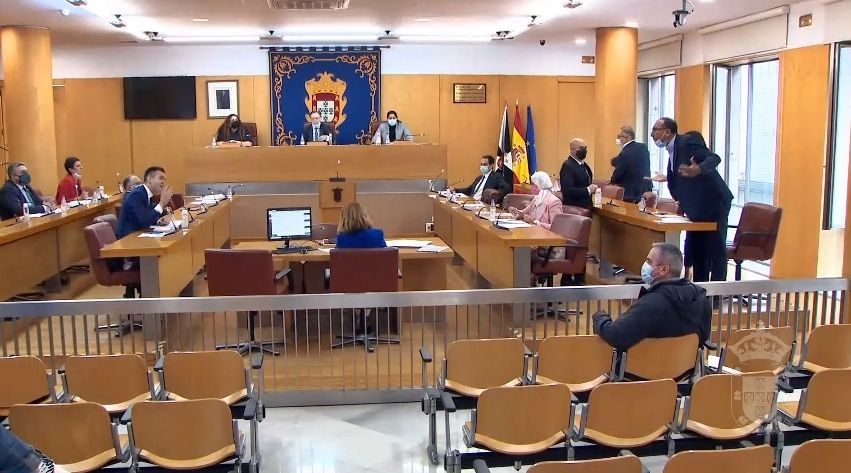 INCLUYE VIDEO: Cruce de descalificativos entre Verdejo (Vox) y Ali (Caballas)