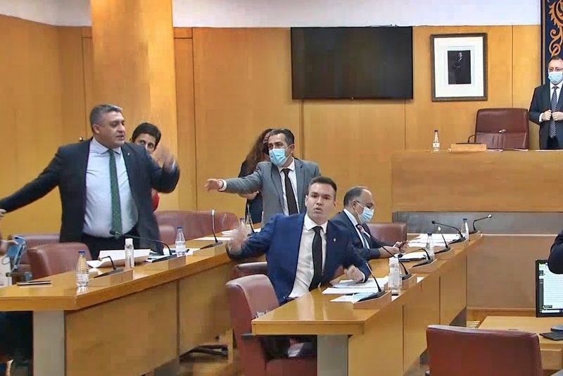El pleno se suspende temporalmente por los insultos de Vox