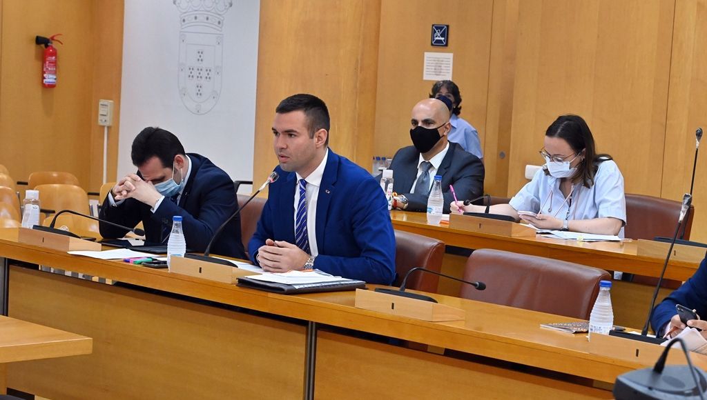 Admiten a trámite la denuncia de la AUGC contra dos diputados de Vox por presuntos delitos de odio