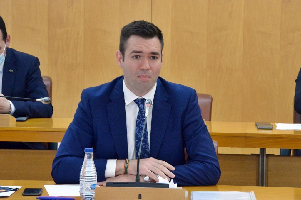Verdejo señala a Vivas y afirma que hay "centenares de menas en las calles que se niega a recluir en centros"