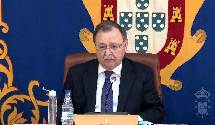 El punto del calendario laboral se retira del orden del día del pleno y Vox abandona la sesión