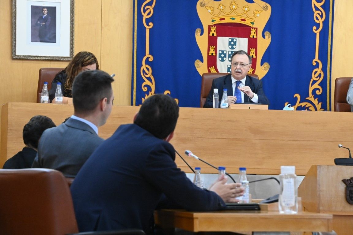 Vox afea el gasto del Gobierno en los medios de comunicación y Vivas pide respeto a los periodistas
