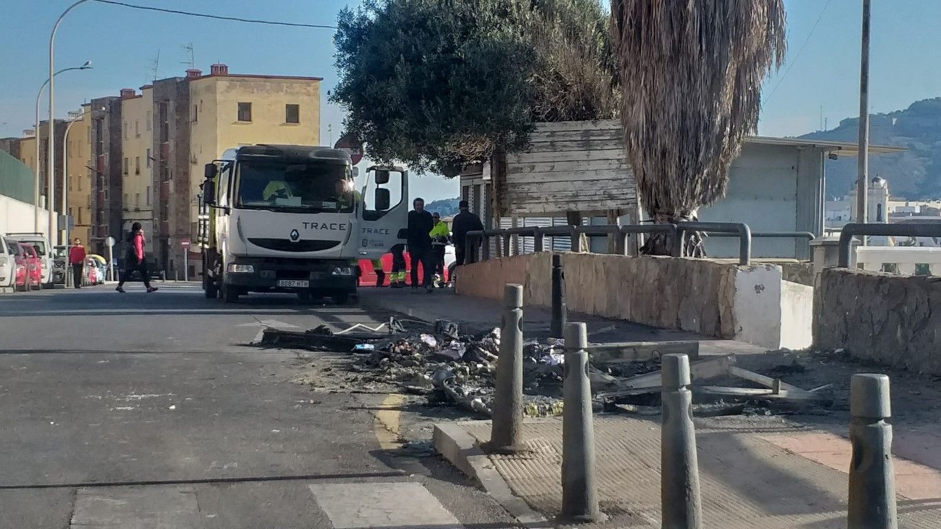 Incendio contenedores llano damas 2
