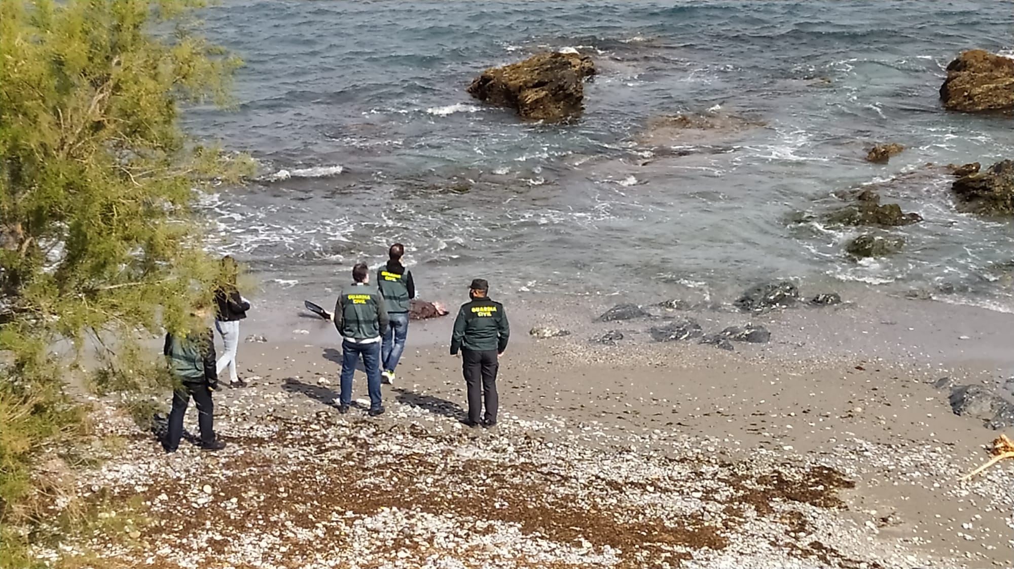 Localizado el cadáver de un hombre en la playa de Benzú