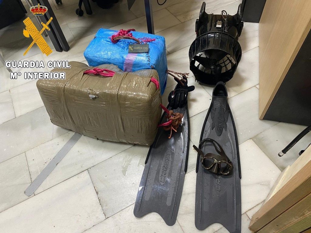 Tres detenidos cuando introducían a nado 359 kilos de hachís desde Marruecos