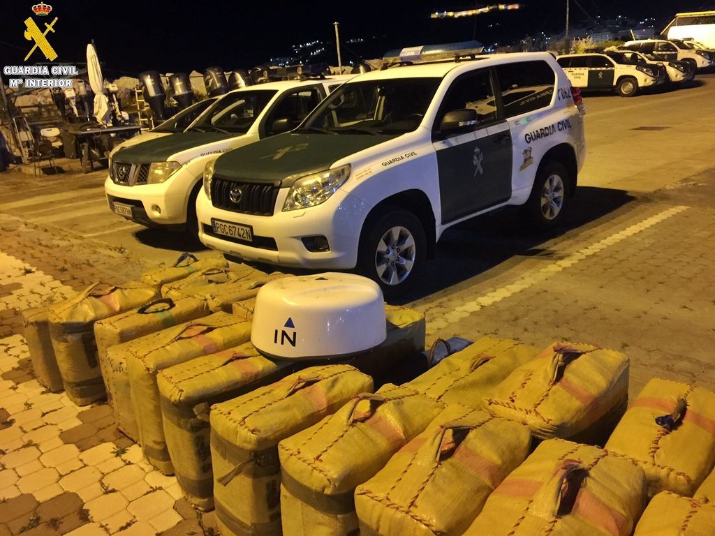 La Guardia Civil intercepta 1.100 kilos de hachís durante una persecución en el Estrecho