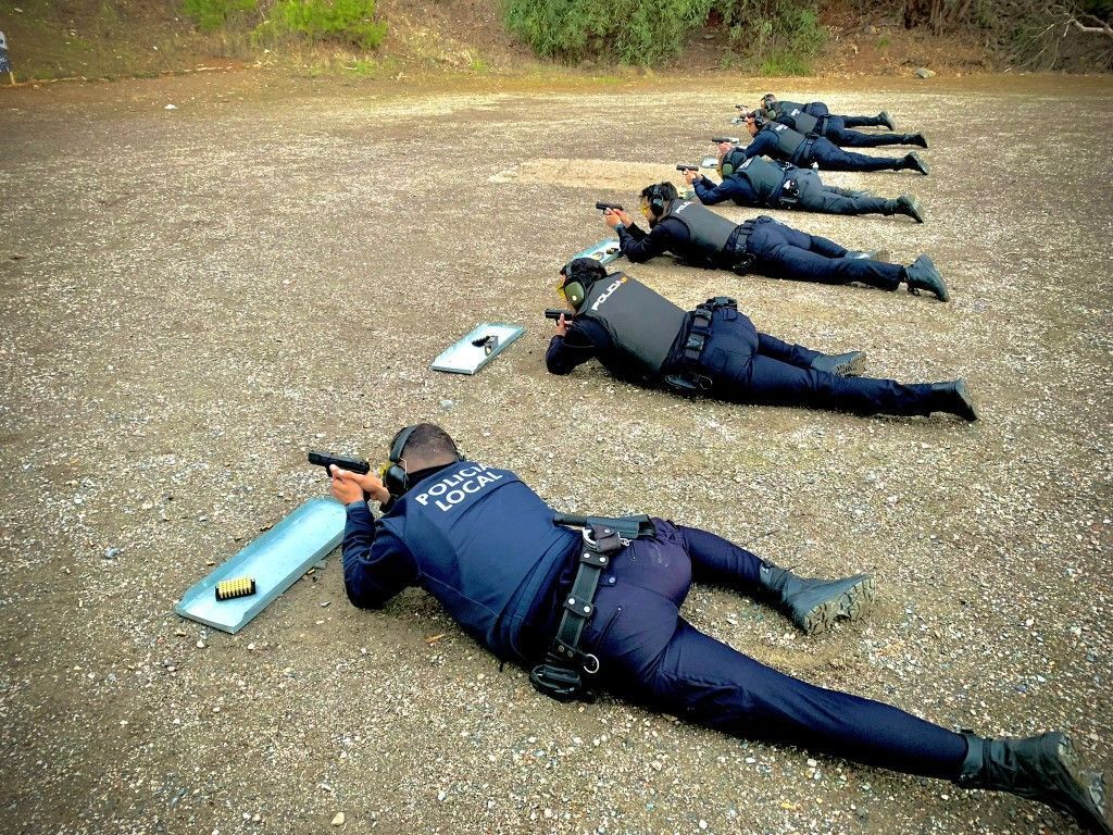 La Policía Local imparte un curso para perfeccionar la capacitación de los agentes en el uso táctico de las armas