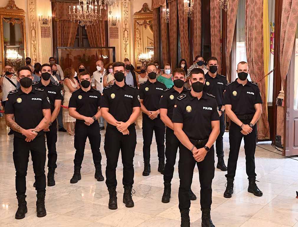 El Salón del Trono acoge la toma de posesión de nueve policías locales