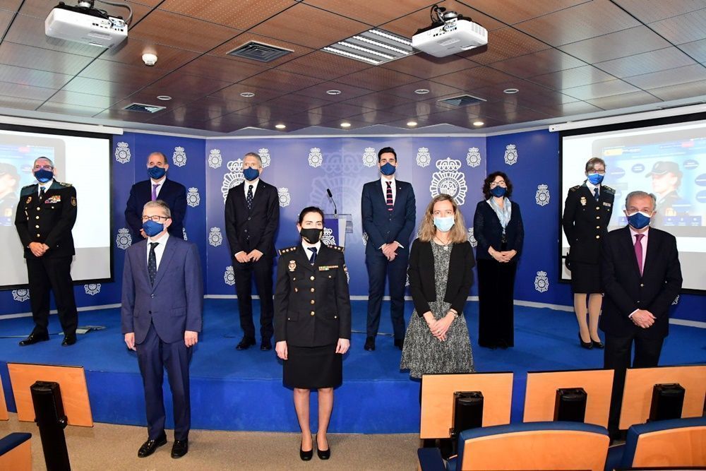 Marlaska dice que el proceso de transformación digital de la Policía Nacional acerca el cuerpo a la ciudadanía