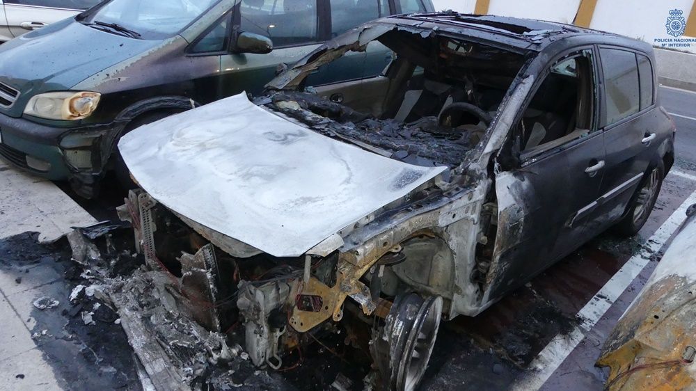 La Policía Nacional procede a la detención un individuo por el incendio un vehículo en la Barriada Erquicia.La Policía Nacional procede a la detención un individuo por el incendio un vehículo en la Barriada Erquicia.