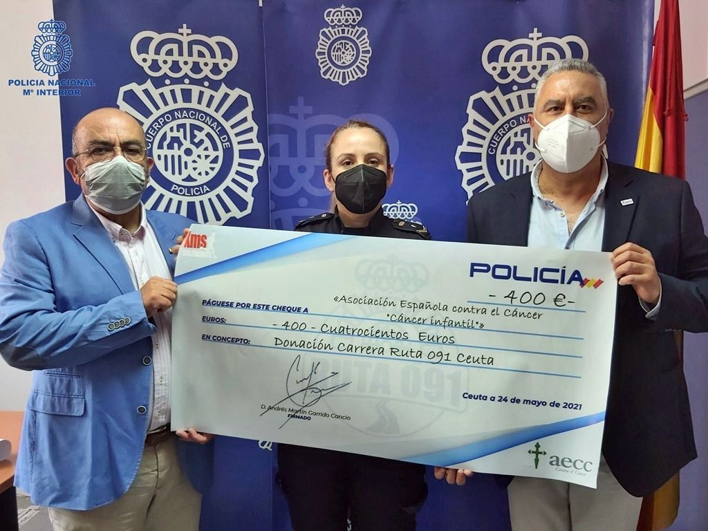La Policía Nacional junto a la Carrera Solidaria "Ruta 091" hacen entrega de varios cheques