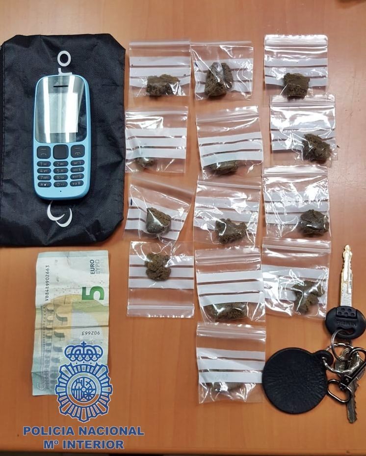 La Policía Nacional detiene a un individuo por un delito contra la salud pública