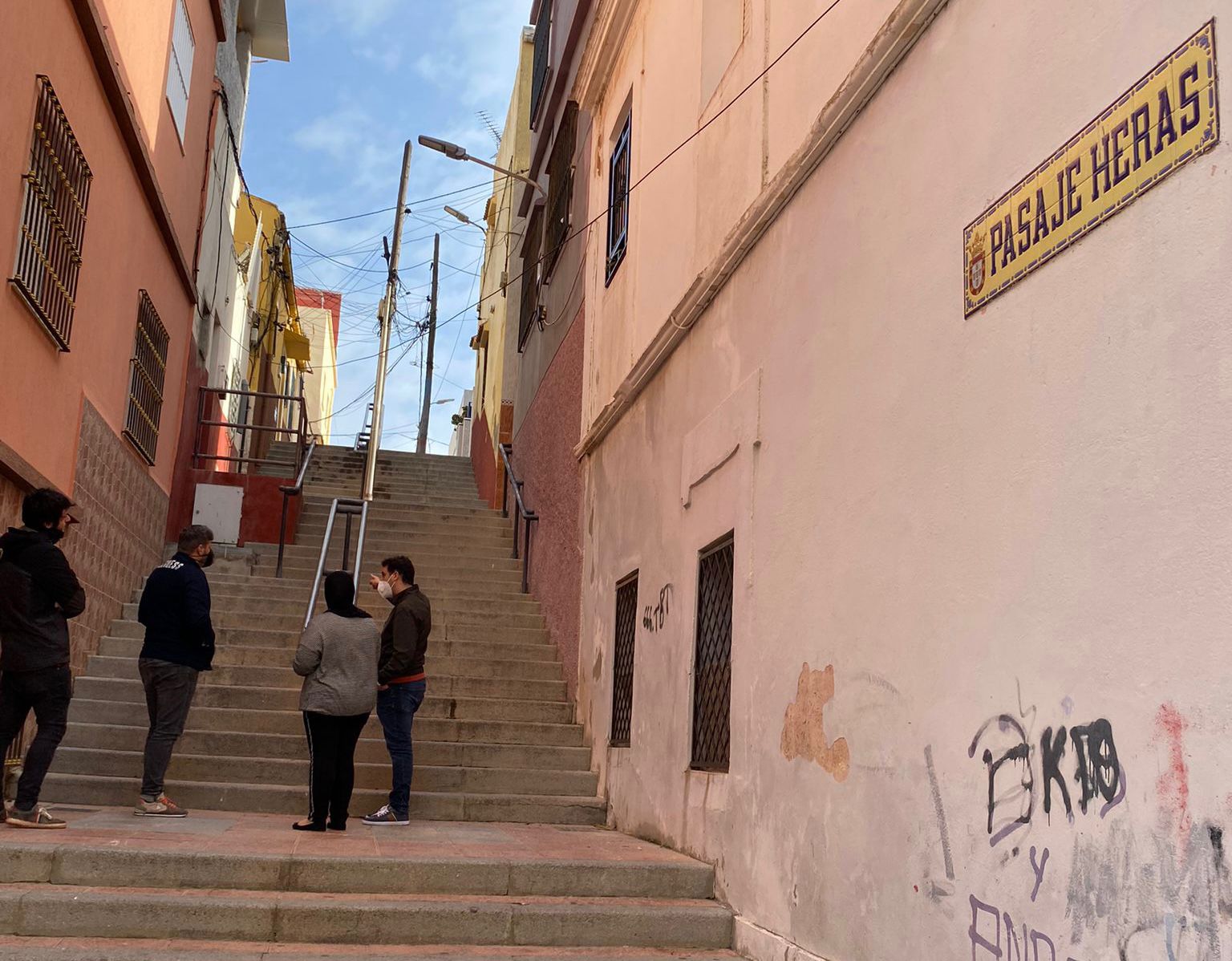 El coordinador de Ceuta Ya visita la barriada del Recinto