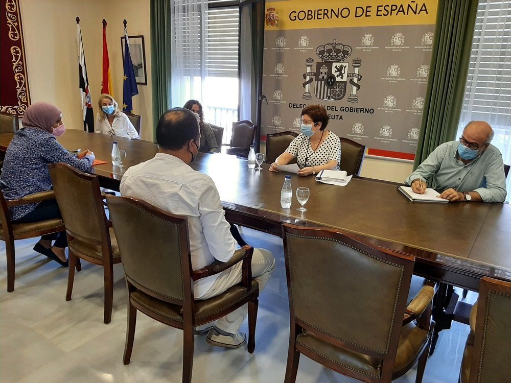 La delegada del Gobierno recibe a dos representantes de los trabajadores transfronterizos