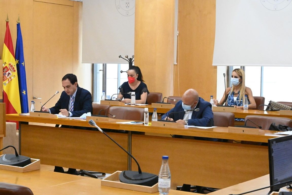 El PSOE se ampara en el informe técnico de la Secretaría General para votar a favor de retirar la propuesta del calendario laboral