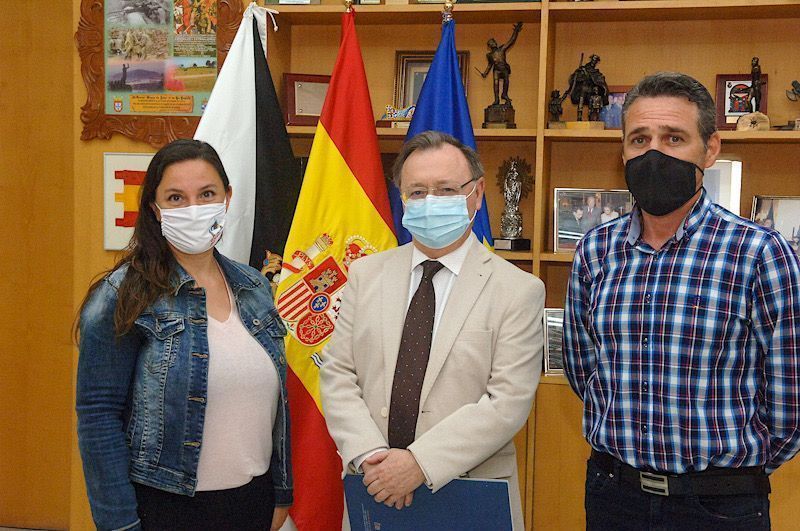Vivas se reúne con la representante de la entidad Espirituosos de España
