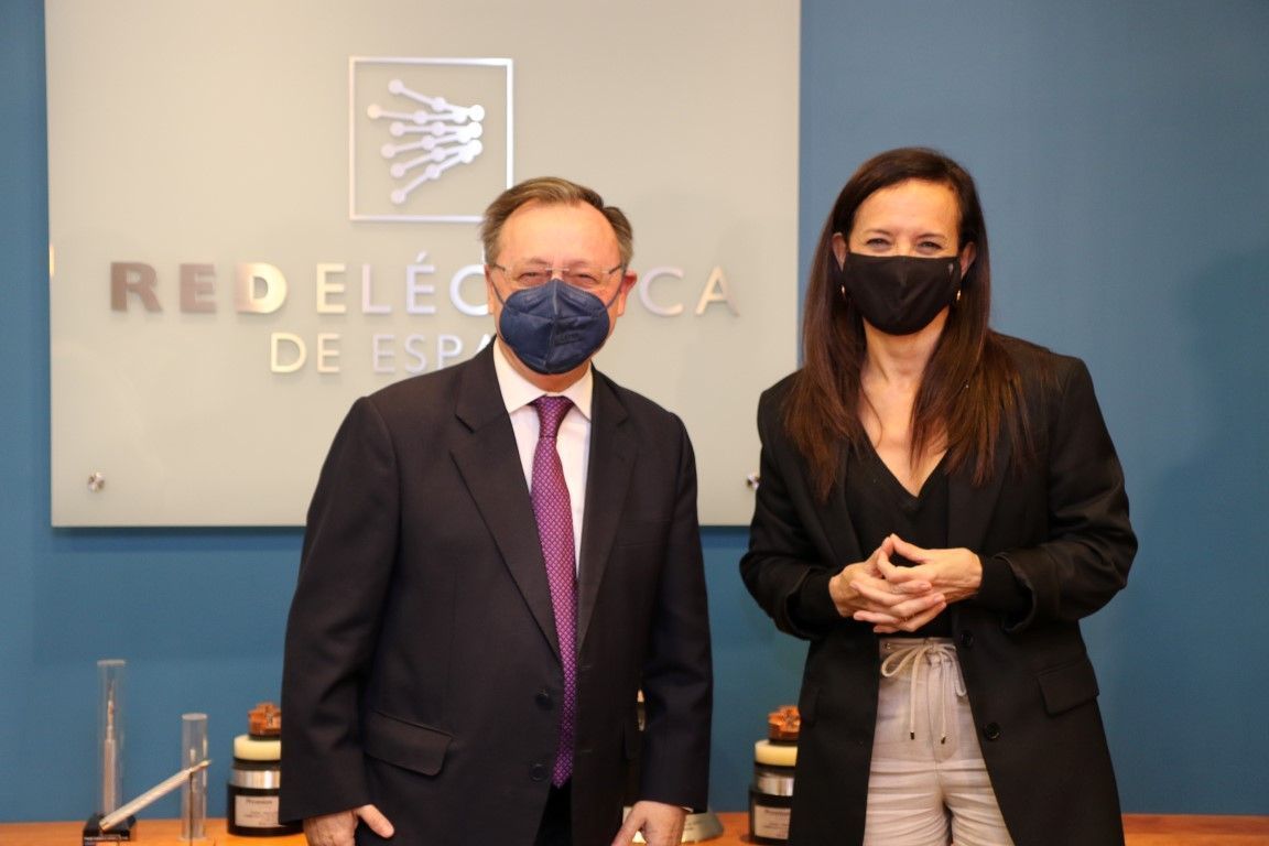La presidenta de Red Eléctrica y Juan Vivas analizan el proyecto de interconexión eléctrico