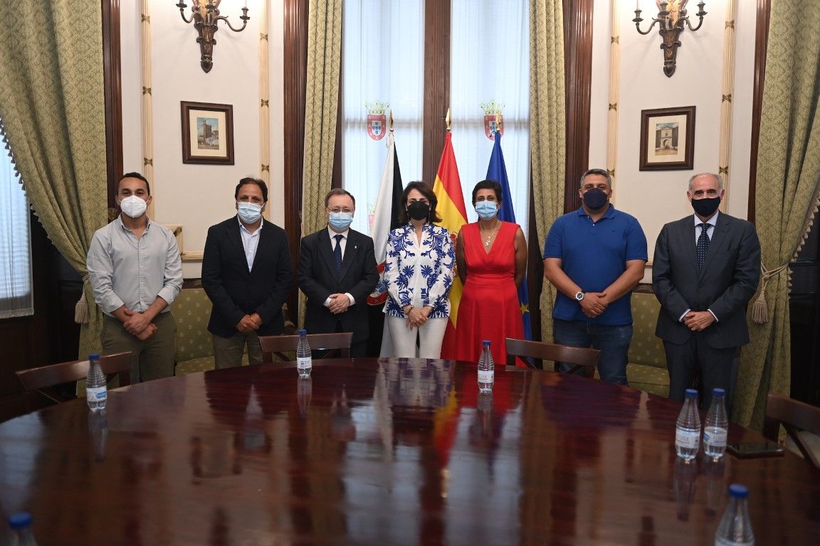 Vivas recibe a la delegación del Gobierno de Melilla que visita nuestra ciudad