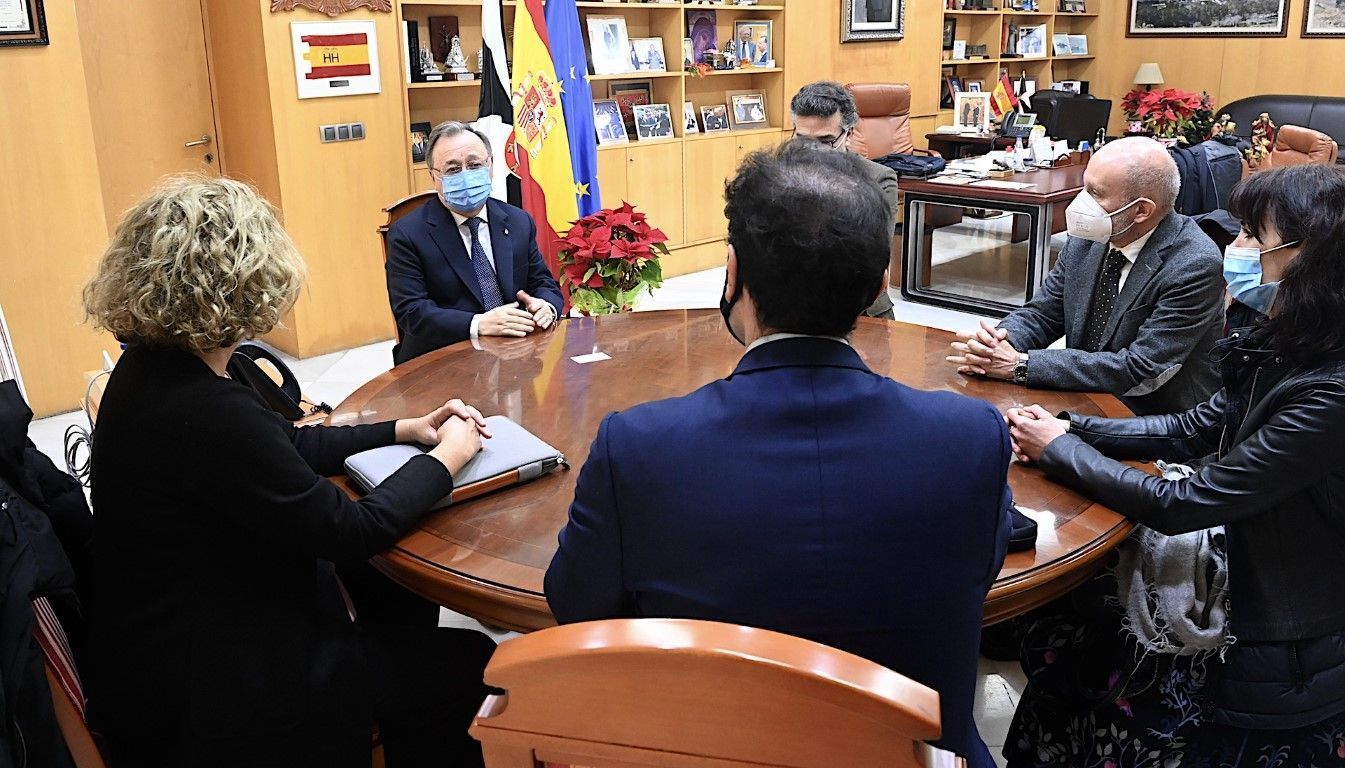 Vivas recibe a los responsables del Centro para el Desarrollo Tecnológico Industrial