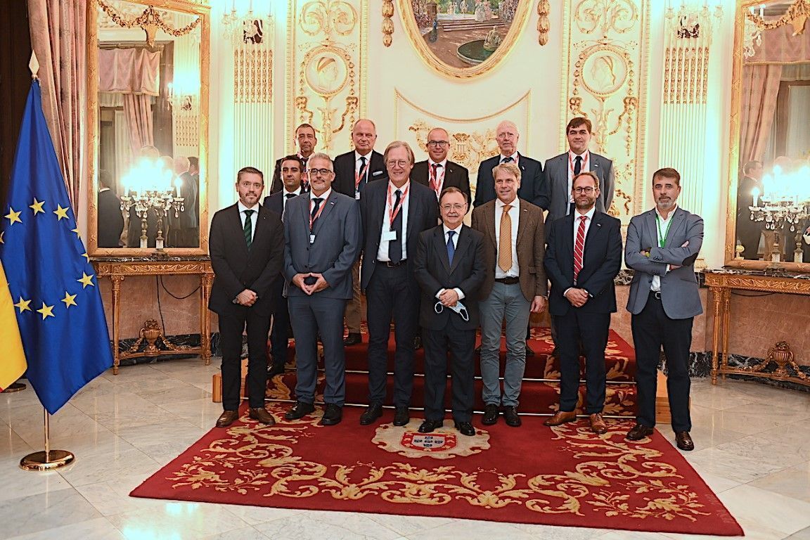 Vivas recibe al consejo directivo de FRS
